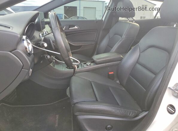 WDCTG4EB0JJ480542 2018 MERCEDES-BENZ GLA White Vista interior delantera