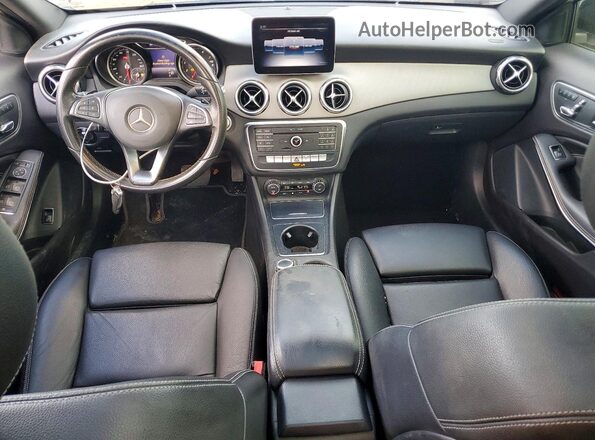 WDCTG4EB0JJ480542 2018 MERCEDES-BENZ GLA White Vista del salpicadero