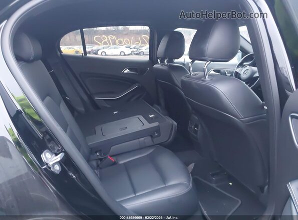 WDCTG4EB1KU011086 2019 MERCEDES-BENZ GLA 250 Black Вид наклейки з VIN-кодом