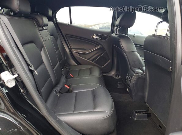 WDCTG4EB4JJ383408 2018 MERCEDES-BENZ GLA-CLASS Black Widok wnętrza z tyłu