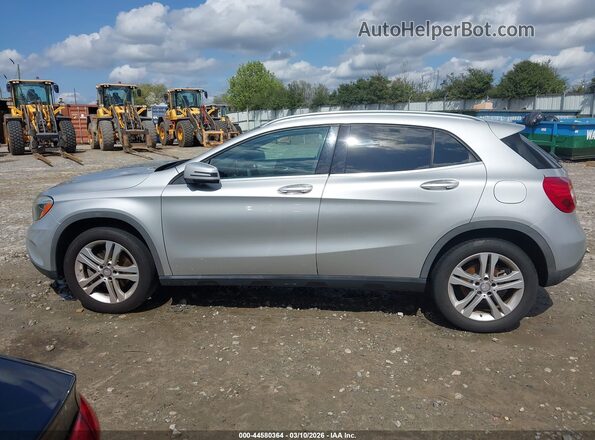 WDCTG4EB6GJ201586 2016 MERCEDES-BENZ GLA 250 Silver Rear interior view