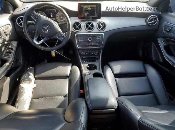WDCTG4EB6HJ325049 2017 MERCEDES-BENZ GLA Черный Вид панели приборов