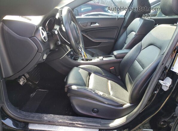 WDCTG4EB6HJ325049 2017 MERCEDES-BENZ GLA Черный Вид салона спереди