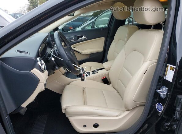 WDCTG4EB7KJ581806 2019 MERCEDES-BENZ GLA Black Vista interior delantera