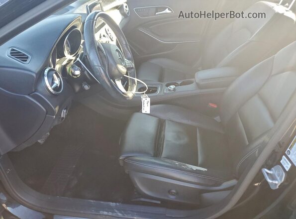 WDCTG4EB8HJ332536 2017 MERCEDES-BENZ GLA Black Вид салону спереду