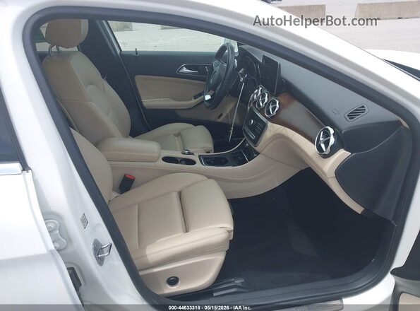 WDCTG4EB8KJ550726 2019 MERCEDES-BENZ GLA 250 White წინა სალონის ხედი