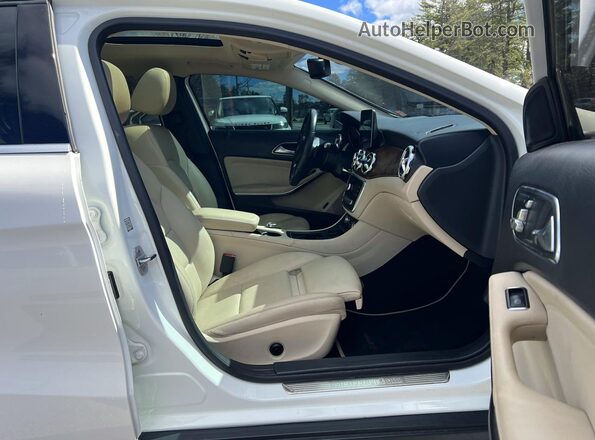 WDCTG4EB8KJ587551 2019 MERCEDES-BENZ GLA White Դիմացի տեսք