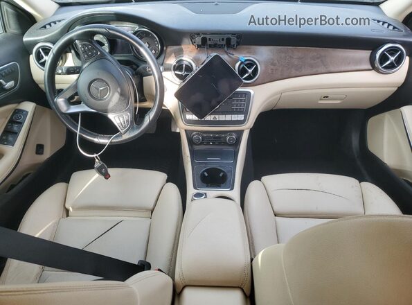 WDCTG4GB5KU003523 2019 MERCEDES-BENZ GLA White Vista del salpicadero