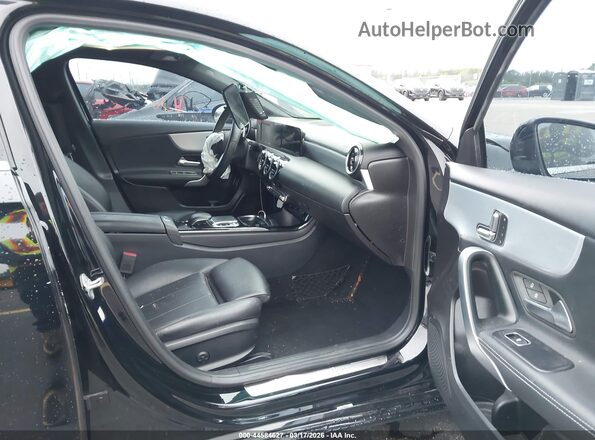 WDD3G4EB0KW022421 2019 MERCEDES-BENZ A 220 Black Вид салону спереду