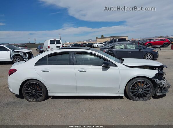 WDD3G4EB3KW022316 2019 MERCEDES-BENZ A 220 White Vista interior de 360 grados