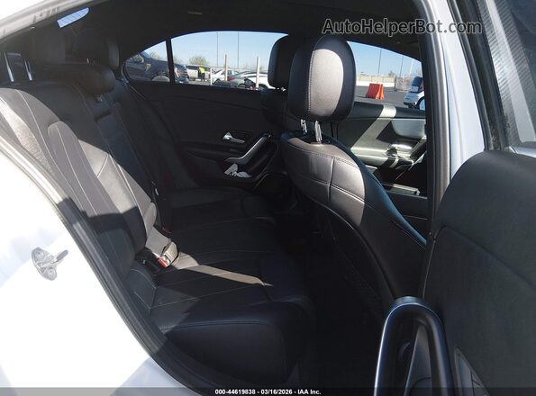 WDD3G4EB4KW014256 2019 MERCEDES-BENZ A 220 White Вид наклейки з VIN-кодом