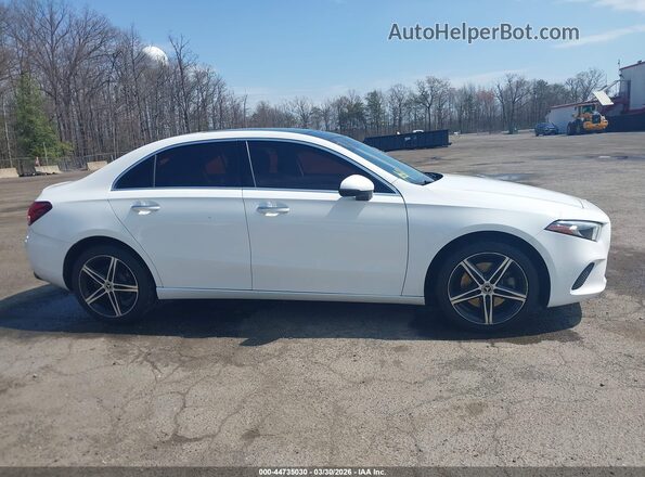 WDD3G4EB7KW029172 2019 MERCEDES-BENZ A 220 White Widok wnętrza z tyłu