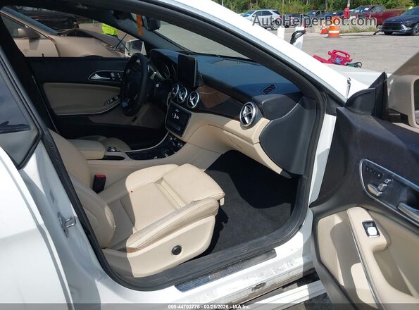WDDSJ4EB2JN679383 2018 MERCEDES-BENZ CLA 250 White Vista interior delantera