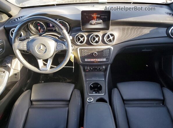 WDDSJ4EB2KN718717 2019 MERCEDES-BENZ CLA-CLASS Black Vista del salpicadero
