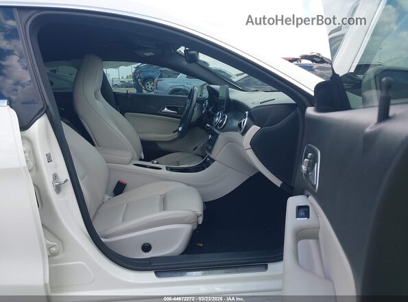 WDDSJ4EB3JN550763 2018 MERCEDES-BENZ CLA 250 White Widok wnętrza z przodu