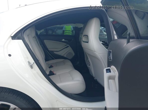 WDDSJ4EB3JN550763 2018 MERCEDES-BENZ CLA 250 White Widok naklejki z numerem VIN