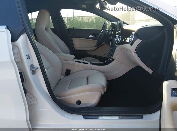 WDDSJ4GB9JN559478 2018 MERCEDES-BENZ CLA 250 White Սալոնի դիմացի տեսք