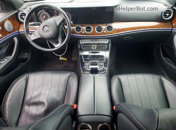 WDDZF4KB3HA063102 2017 MERCEDES-BENZ E Красный Вид панели приборов