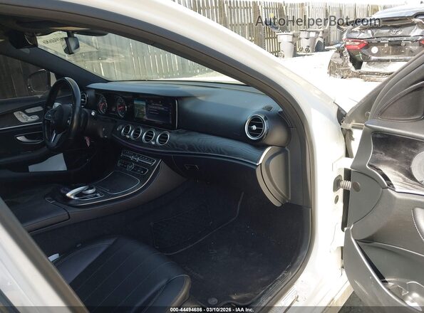 WDDZF4KB6KA502168 2019 MERCEDES-BENZ E-CLASS Белый Вид салона спереди
