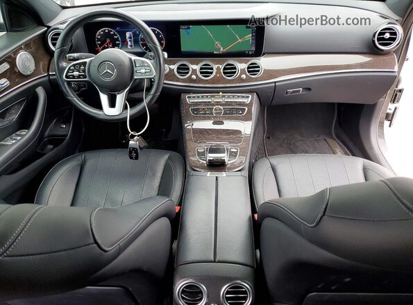 WDDZF8DB1LA719908 2020 MERCEDES-BENZ E Black Vista del salpicadero