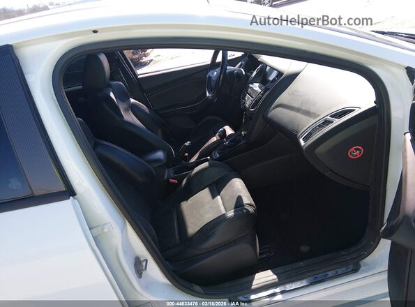 WF0DP3TH7H4119181 2017 FORD FOCUS RS White წინა სალონის ხედი