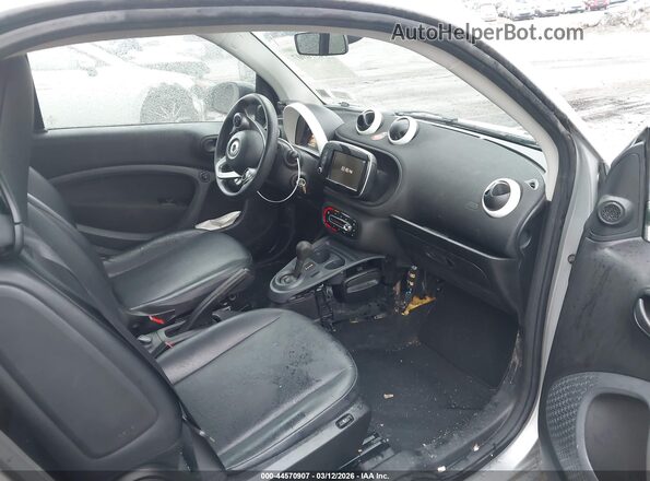 WMEFJ5DA0GK140072 2016 SMART FORTWO White წინა სალონის ხედი