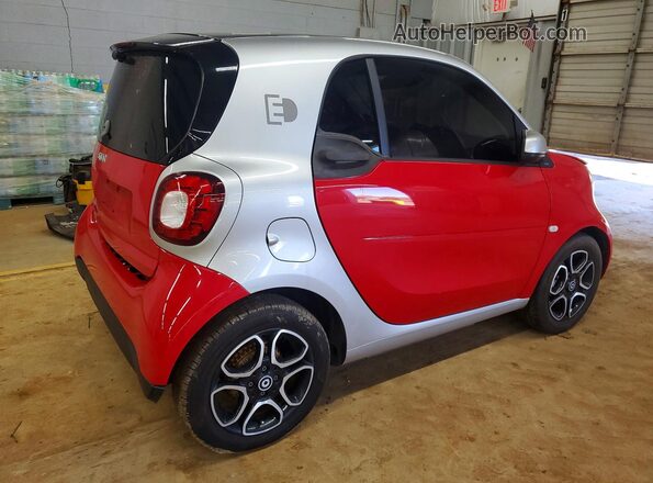 WMEFJ9BA9JK275648 2018 SMART FORTWO Silver Rear right