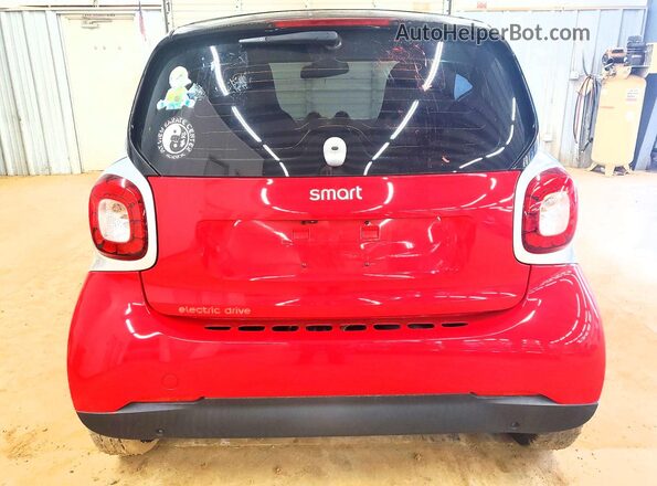 WMEFJ9BA9JK275648 2018 SMART FORTWO Silver Rear view