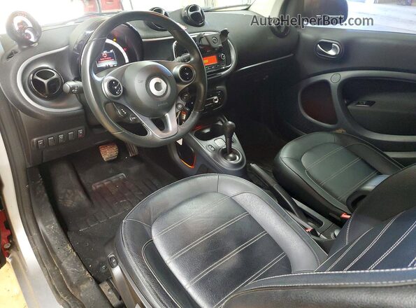 WMEFJ9BA9JK275648 2018 SMART FORTWO Silver Dashboard view