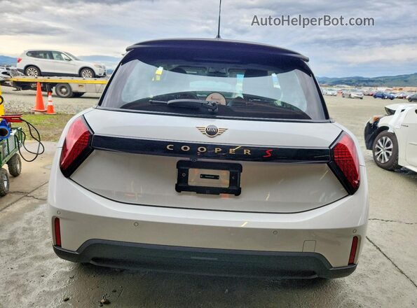WMW23GD00S2X10068 2025 MINI COOPER White Հետևի տեսք