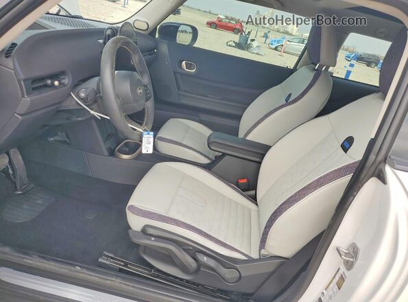 WMW23GD01S2W19987 2025 MINI COOPER White Front interior view