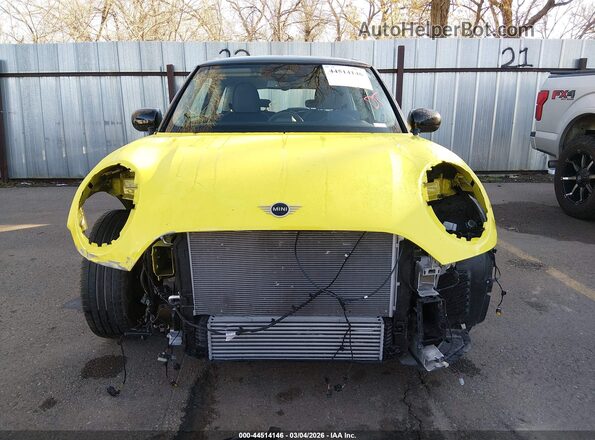WMW23GD02S2W25300 2025 MINI HARDTOP Yellow Вид задньої частини салону