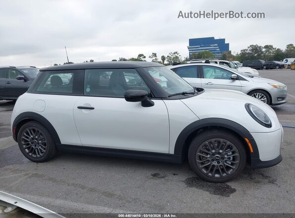 WMW23GD08T2Y04541 2026 MINI HARDTOP White Սալոնի հետևի տեսք