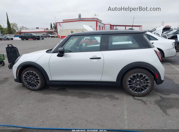 WMW23GD08T2Y04541 2026 MINI HARDTOP White Սալոնի 360 աստիճան տեսք