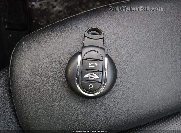 WMWLN9C59G2E47614 2016 MINI CLUBMAN Красный Вид панели приборов