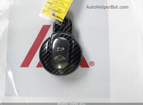 WMWLU1C34H2C42240 2017 MINI CLUBMAN Cream წინა პანელის ხედი