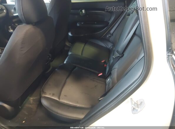 WMWLU5C53H2E80492 2017 MINI CLUBMAN White Widok naklejki z numerem VIN
