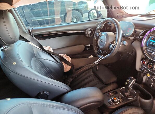 WMWXP3C07M2P42913 2021 MINI COOPER Зеленый Вид салона спереди