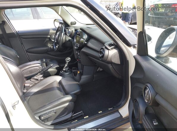 WMWXU1C57J2F79560 2018 MINI HARDTOP Cream Vista interior delantera