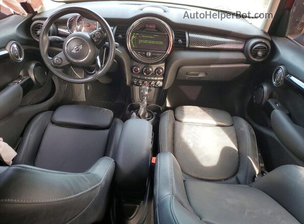 WMWXU3C58J2F51388 2018 MINI COOPER Red Vista del salpicadero