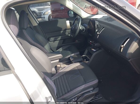 WMZ23GA06S7P43585 2025 MINI COUNTRYMAN White Вид салону спереду