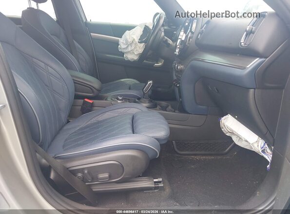 WMZ53BR06R3R70572 2024 MINI COUNTRYMAN Серебряный Вид салона спереди
