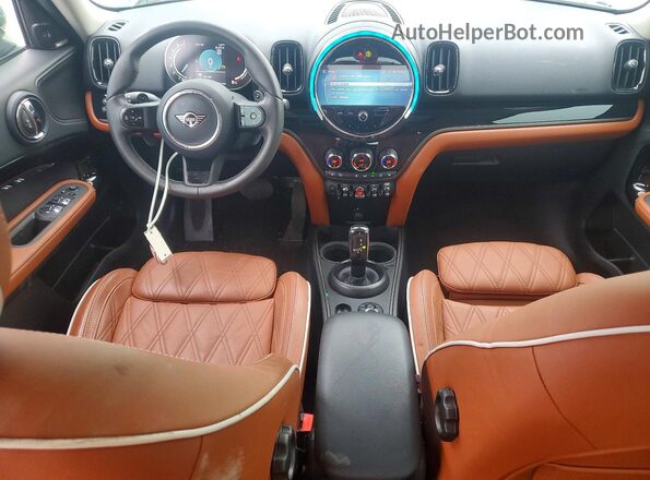 WMZ83BR09R3S16773 2024 MINI COOPER Green Vista del salpicadero