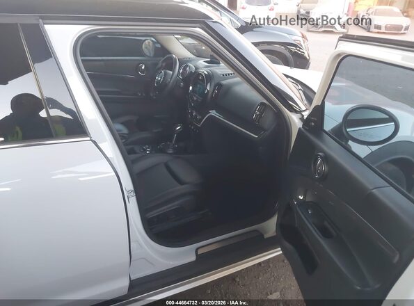 WMZYT3C33H3D97833 2017 MINI COUNTRYMAN White Front interior view