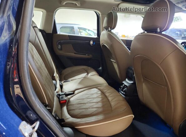 WMZYU7C51K3F93976 2019 MINI COOPER Blue Vista interior trasera