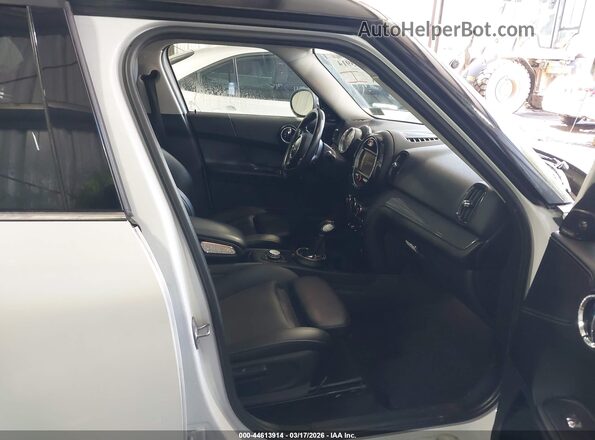 WMZYV5C37H3C02435 2017 MINI COUNTRYMAN White Вид салону спереду