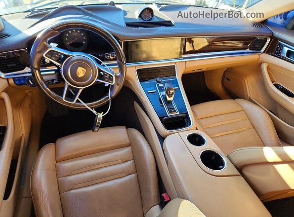 WP0AA2A79HL100942 2017 PORSCHE PANAMERA White Vista del salpicadero