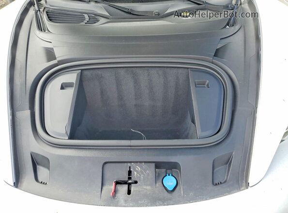 WP0AA2Y10MSA13466 2021 PORSCHE TAYCAN White Widok wnętrza z tyłu