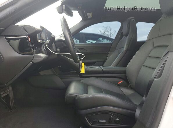 WP0AA2Y10MSA13466 2021 PORSCHE TAYCAN White Widok wnętrza z przodu
