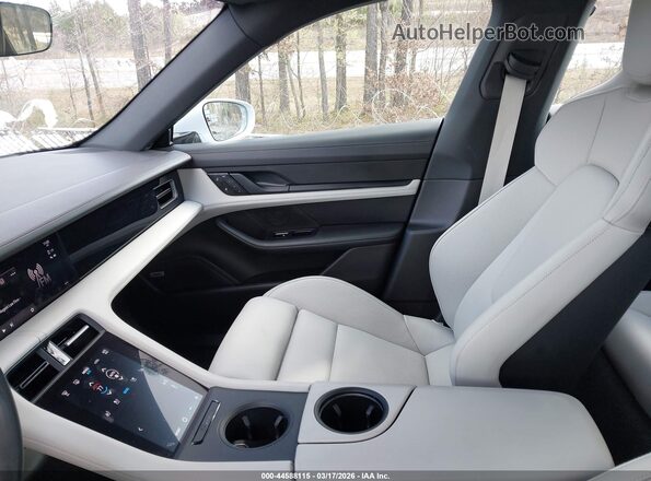 WP0AA2Y13NSA10143 2022 PORSCHE TAYCAN White წინა სალონის ხედი